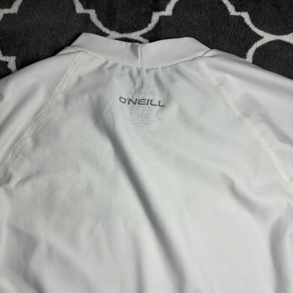 ONeill Rash Guard Mens XL White Long Sleeve Performance Fit Swim Shirt Sun Guard